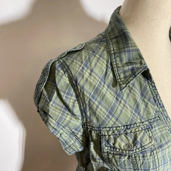 H&M Divided • Short Sleeve Green Plaid Snap Burton Top 10 ASO Bella Swan Alt - Picture 8 of 8